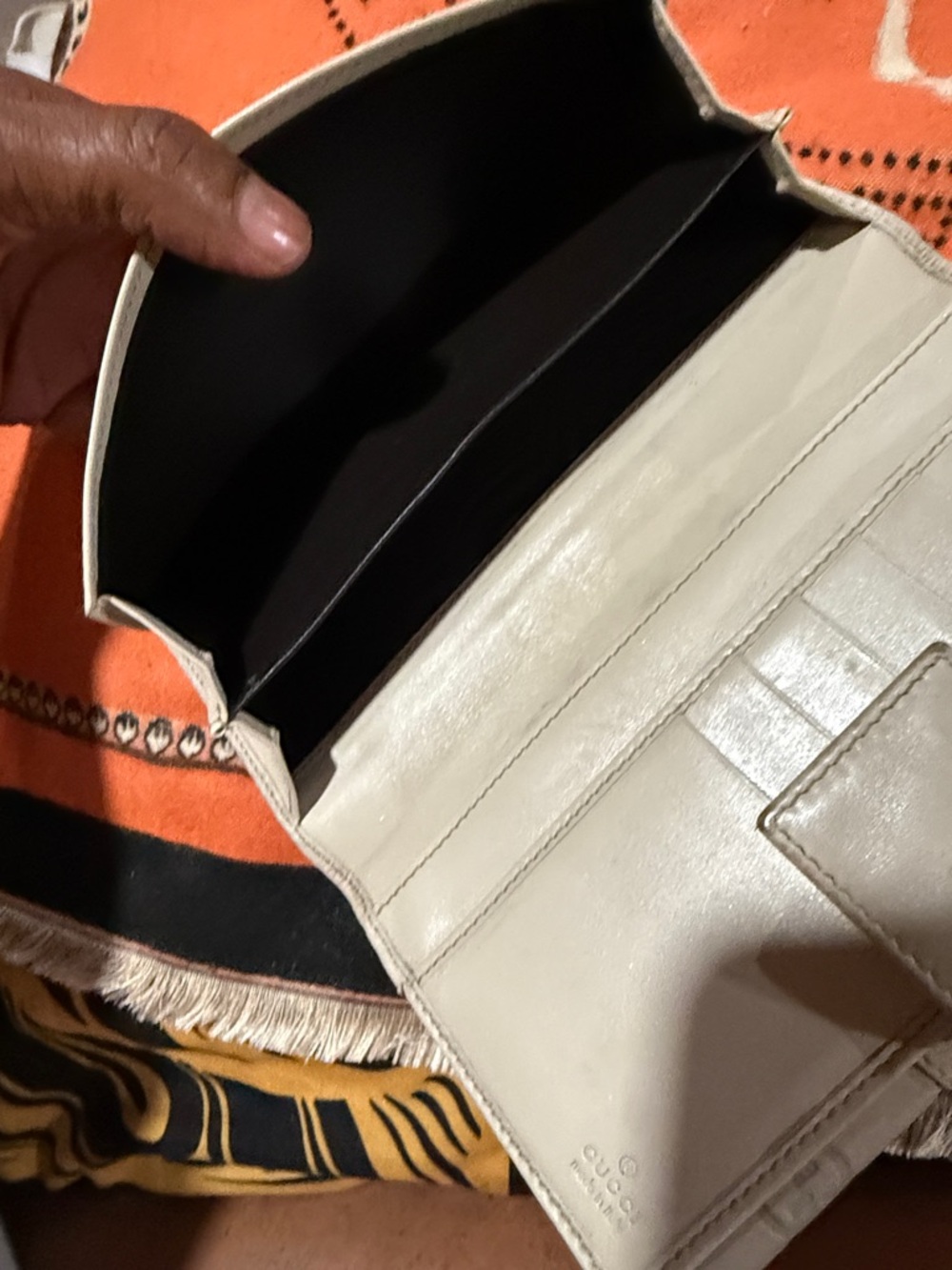 Gucci White Leather Continental Wallet with Brown Stripe Detail - Picture 4 of 7